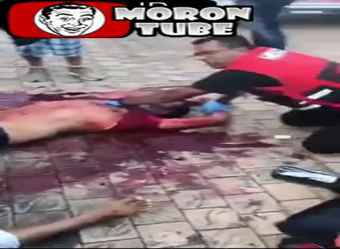 Video :An iman is fatally murdered in front of a mosque in South Africa (Public Averti)
